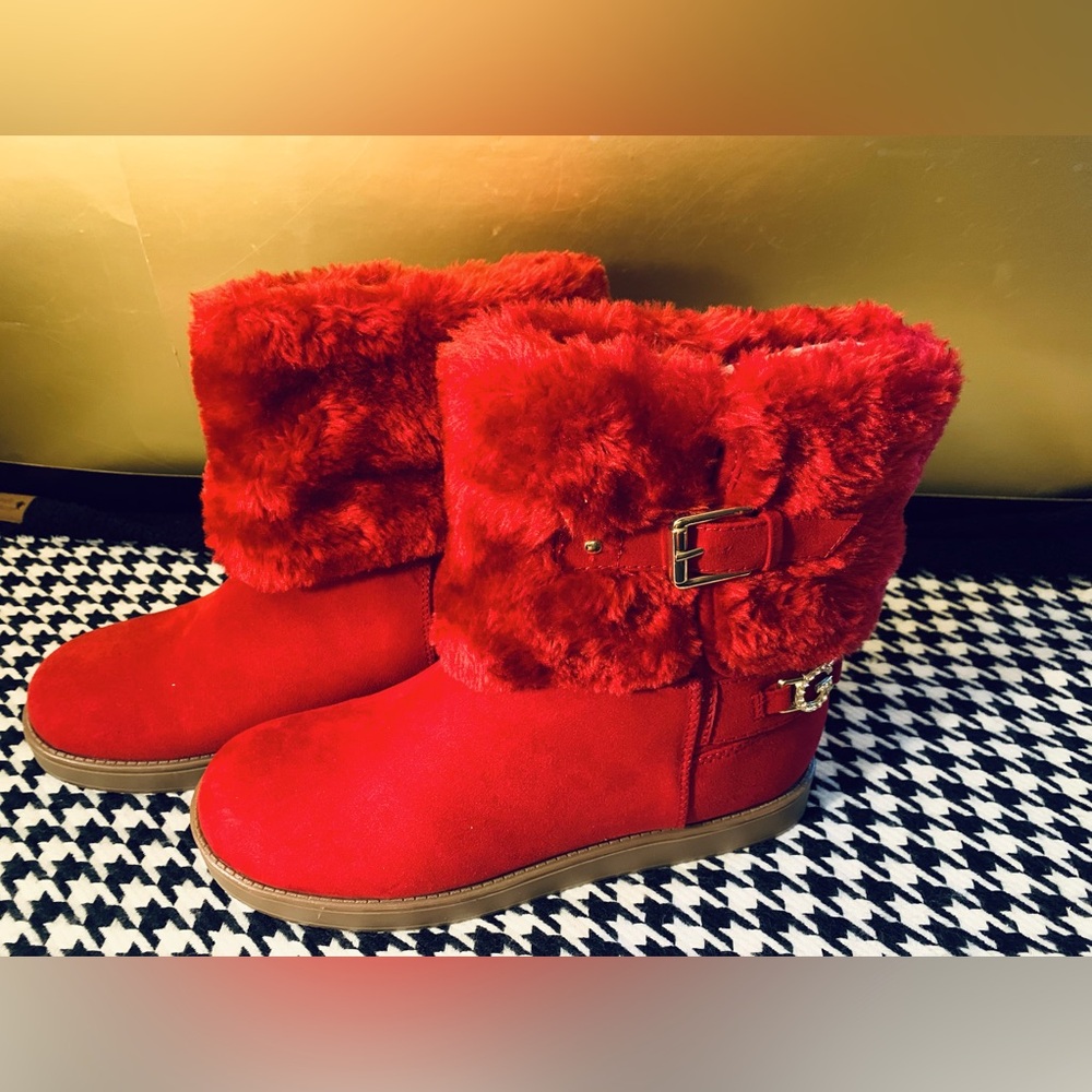 NWOBox GBG Very Red Textile Fur Upper Faux Fur Sock Lining Sz 8M